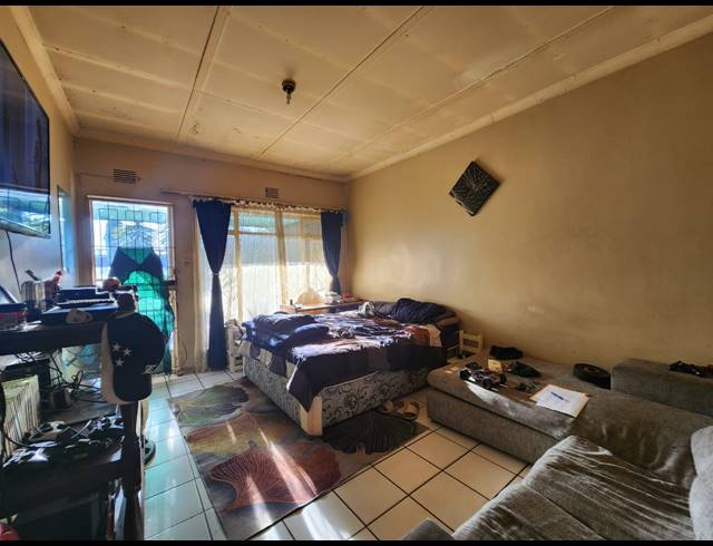 1 BEDROOM FLAT FOR SALE IN VANDERBIJLPARK CE 2
